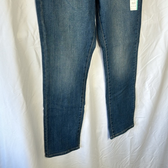 Women’s Signature Gold By Levi Strauss Mid Rise Straight Jeans - Picture 3 of 7